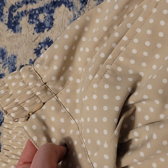 New York and Company sz 12 pleated polka dot tan white dress shorts WS38 - Picture 3 of 4